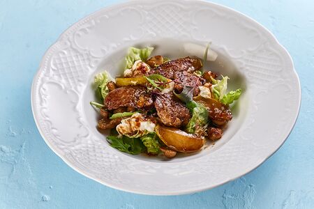 Салат с печенью кролика