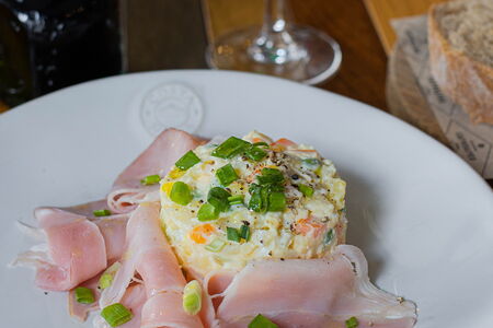 Оливье с тамбовским окороком