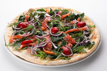 Фокачча со слабосолёной форелью и рукколой