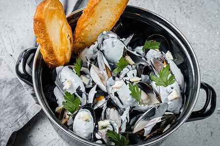 Мидии в соусе дорблю