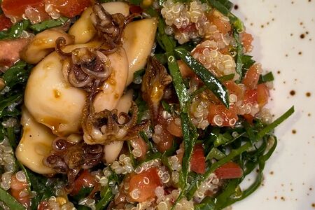 Салат с кальмаром и кинуа