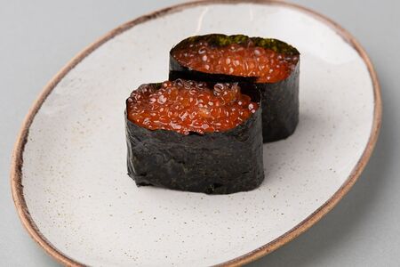 Гункан-маки Икра лосося