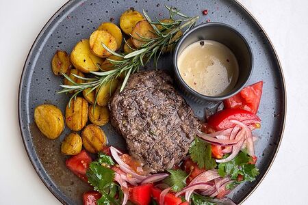 Стейк филе-миньон с бэби картофелем