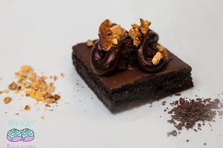 Брауни Шоколадный с соленой карамелью