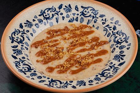 Овсяная каша с финиками