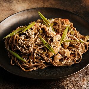 Лапша гречневая с курицей по-китайски