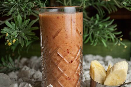 Смузи банан, манго, малина