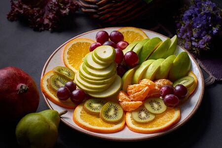 Ассорти из сезонных фруктов