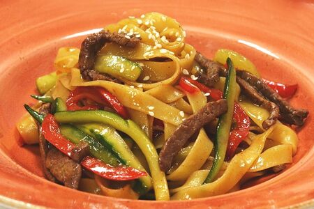 Лапша удон с говядиной