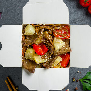 По-гавайски с говядиной и лапшой соба