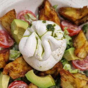 Буррата с хрустящими баклажанами