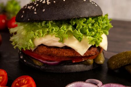 Черный бургер