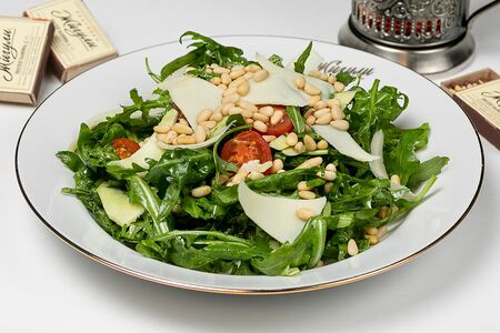 Салат Зеленый с авокадо и кедровыми орешками