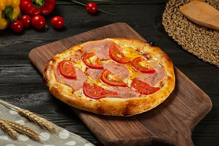 Пиццаридзе с ветчиной и томатами