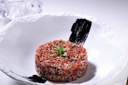 Салат с осьминогом и томатами