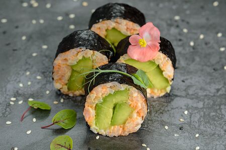 Замес креветка, авокадо, рис