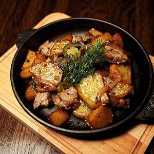 Жаренный картофель по Мюнхенски со свининой