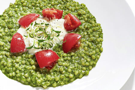 Фрегола с соусом песто и страчателлой