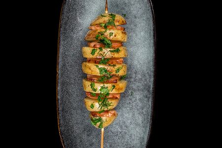 Картофель с беконом на шпажке