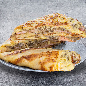 Мега блин с грибами, сыром и беконом