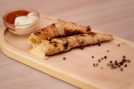 Шашлык из сыра в тесте