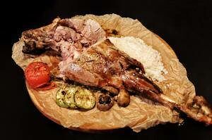 Баранья нога запеченная Халяль