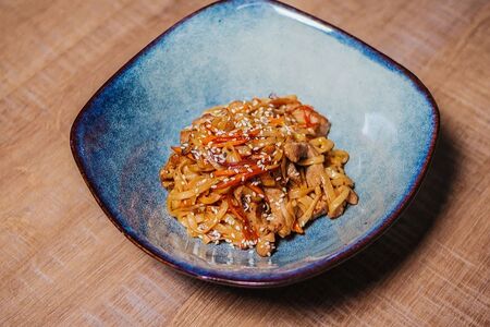 Лапша Вок со свининой (с кисло-сладким соусом)