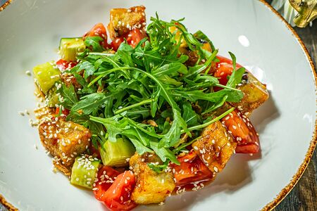 Салат с хрустящим баклажаном