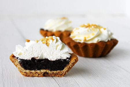 Корзинка с черносливом