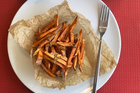 Запеченный батат с розмарином