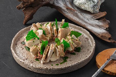 Торт Киевский с соусом кинза