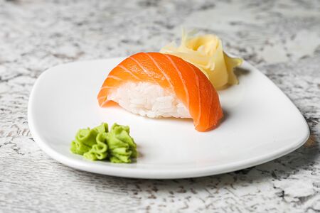 Суши Лосось