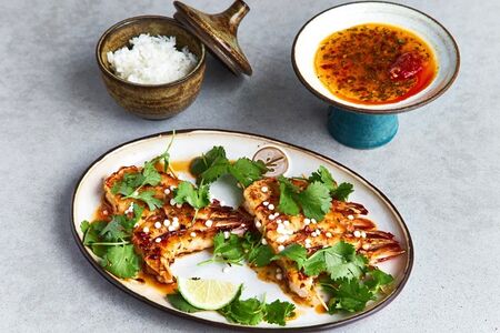 Креветки чили с кинзой и лаймом