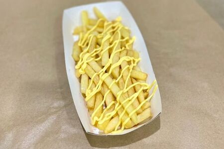 Картофель фри с сырным соусом