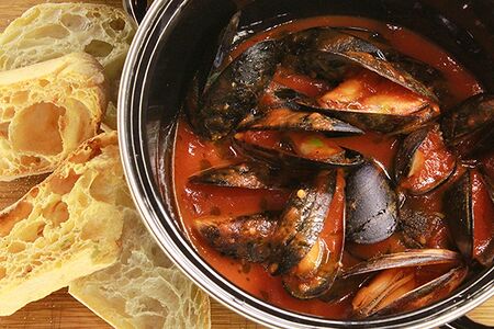 Мидии в томатном соусе