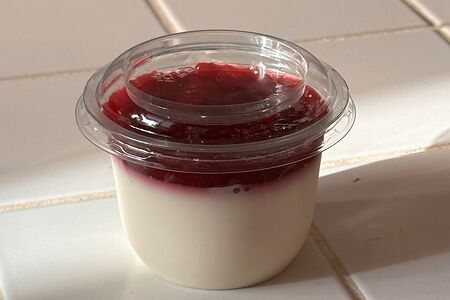 Панна котта с малиной