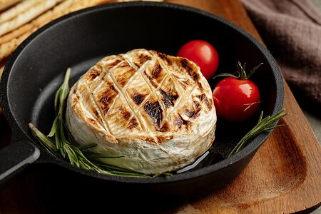 Запеченный камамбер