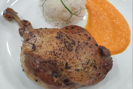 Утиная ножка конфи с рисом