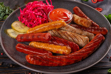 Большое ассорти баварских колбасок