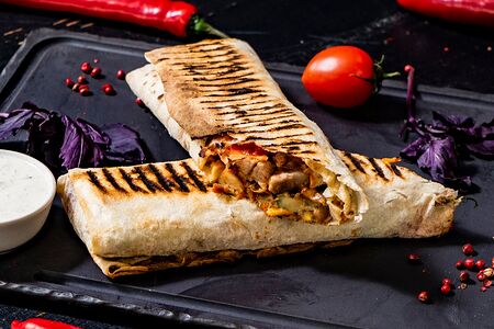 Большая шаурма со свининой