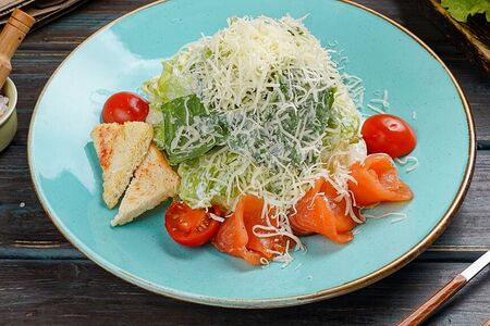 Салат цезарь с сёмгой