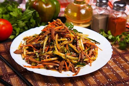 Говяжий язык с огурцом