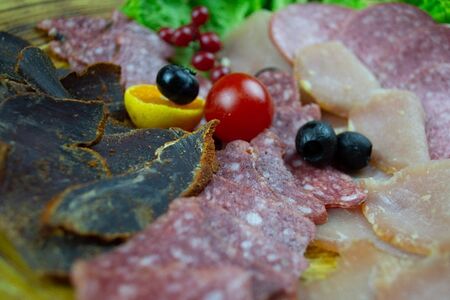 Ассорти из колбасных деликатесов