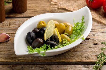 Королевские маслины и оливки