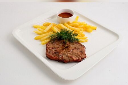 Стейк из cвинoй шеи с соусом BBQ