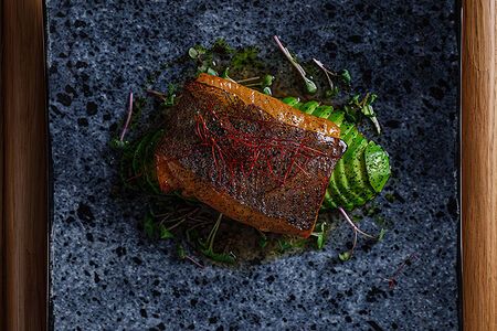 Запеченный палтус с авокадо