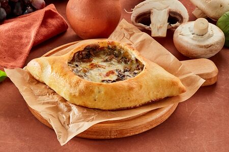 Мини- хачапури с жареными грибами и сыром