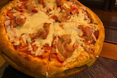 Пицца с курицей и грибами