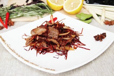 Говядина с перцем-соломкой