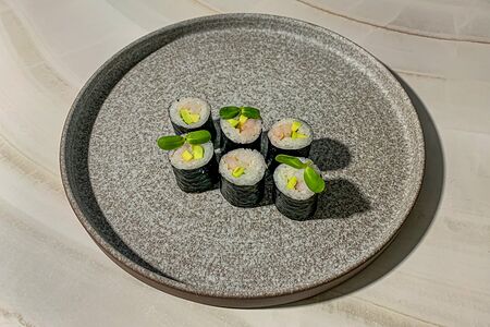 Маки креветка и авокадо